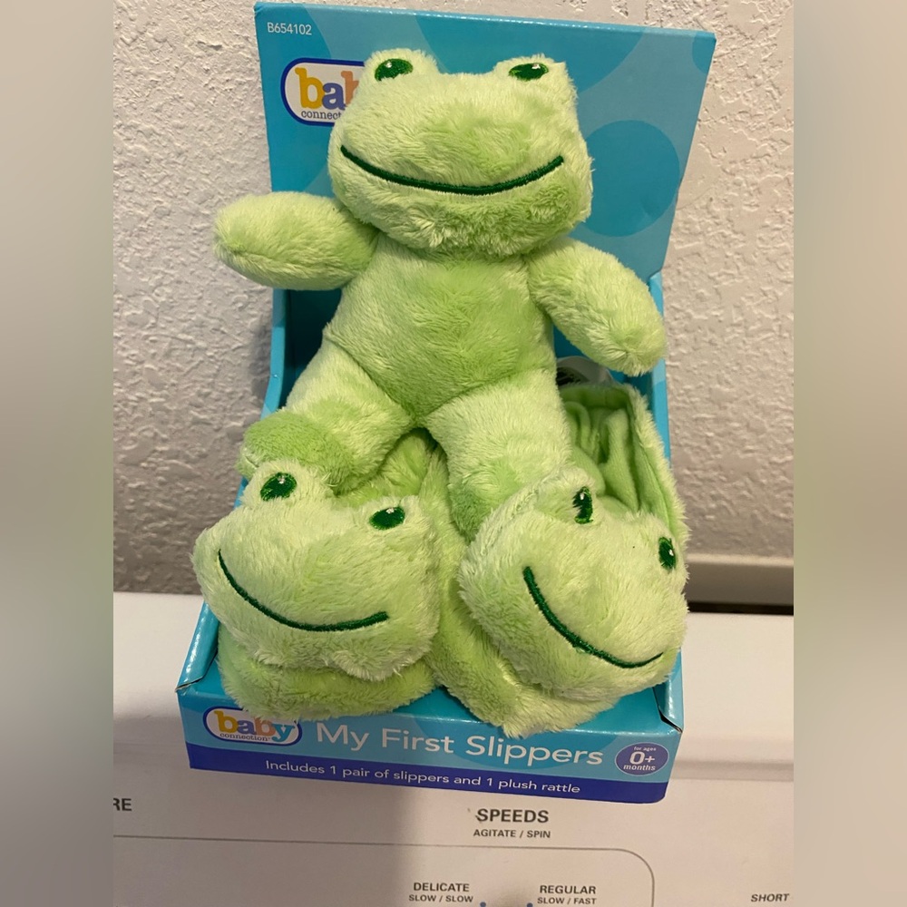 Baby Connection 1pr+Rattle “My 1st Froggy Slippers” Size 0+ Green pull-ons NIB